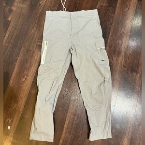 Nike Sportswear Style Essentials Woven Unlined Utility pants - size 34
